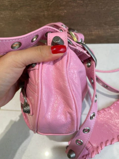 Bolsa Balenciaga Le Cagole XS Rosa Italiana na internet