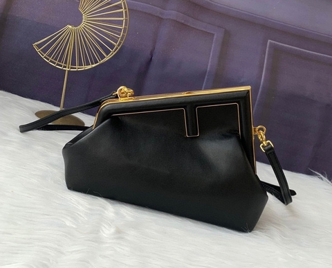 Bolsa Fendi First Pequena Preta Italiana