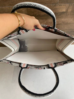 Bolsa Dior Book Bordada La Force Italiana na internet