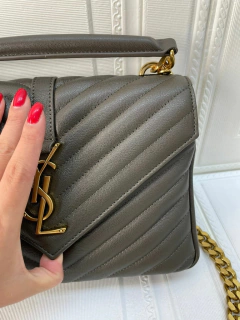 Bolsa YSL College Marrom Claro Italiana na internet