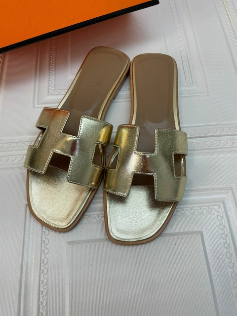 Rasteira Flat Hermes Oran Dourada Italiana