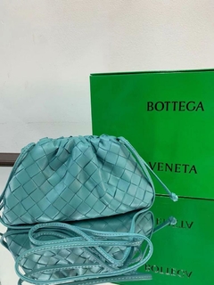 Bolsa Bottega Veneta Mini Pouch Intrecciato Azul Italiana