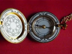 Brújula de bolsillo esmaltada - Hemisferium - tienda online