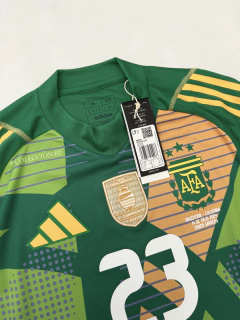 CAMISETA DE ARQUERO AFA VERDE DIBU MARTINEZ vs COLOMBIA - Final Copa América 2024 - comprar online