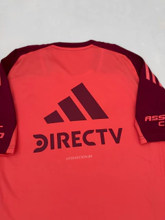 Imagen de REMERA DE ENTRENAMIENTO SALMÓN 2025