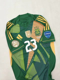 Imagen de CAMISETA DE ARQUERO AFA VERDE DIBU MARTINEZ vs COLOMBIA - Final Copa América 2024