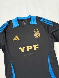 REMERA DE ENTRENAMIENTO NEGRA ARGENTINA AFA 2024 en internet