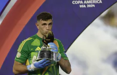 Imagen de CAMISETA DE ARQUERO AFA VERDE DIBU MARTINEZ vs COLOMBIA - Final Copa América 2024