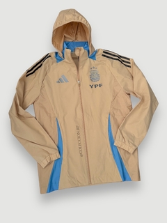 CAMPERA ROMPEVIENTOS DE ENTRENAMIENTO ARGENTINA AFA 2024 en internet
