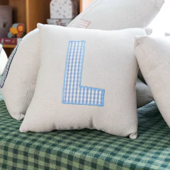 almofada-decorativa-linho-alfabeto-vichy