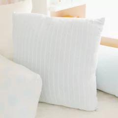 almofada-quadrada-rian-tricot-listra-trip-azul-soft