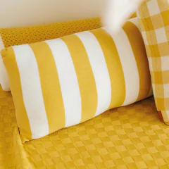 almofada-retangular-listras-rian-tricot-amarelo-grao