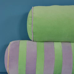 almofada-rolo-de-veludo-verde-60cm-rice-dk