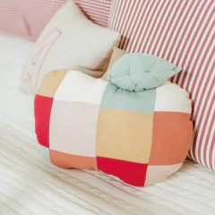 almofada-toy-patch-maca-afetiva