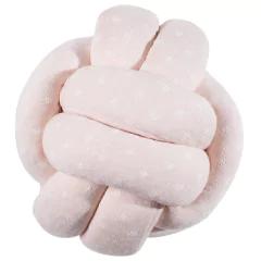 Almofada decorativa Knot Mini Poá em tricô rosa claro com estampa de poás brancos, ideal para quartos de bebê e ambientes de decoração aconchegantes.