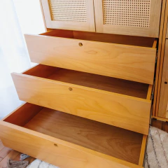 armario-woody-caju-tauari-2-modulos-com-2-portas-em-palhinha-e-3-gavetas