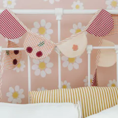 bandeirinhas-de-algodao-com-cerejinhas-bordadas-mimoo