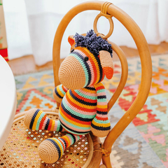 zebra-de-croche-multicolorida-mimoo-toys