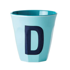 Coleção de copos Rice DK Alfabeto Azul 300ml, cada copo com uma letra do alfabeto em cores variadas, ideal para decoração, alimentação infantil ou uso escolar.