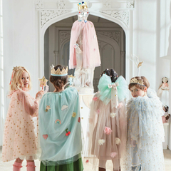 fantasia-capa-camadas-tule-coroa-varinha-meri-meri