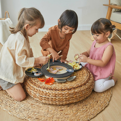 macarrao-em-tecido-com-colheres-e-comidas-plan-toys