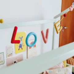 guirlanda-de-feltro-e-la-love-decora-e-adora