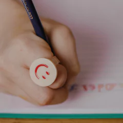 kit-de-aneis-emoji-volta-as-aulas-lilies-roses-ny