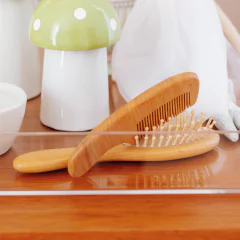 kit-escova-de-cabelo-super-macia-e-pente-de-madeira