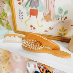 kit-escova-de-cabelo-super-macia-e-pente-de-madeira