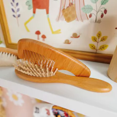kit-escova-de-cabelo-super-macia-e-pente-de-madeira