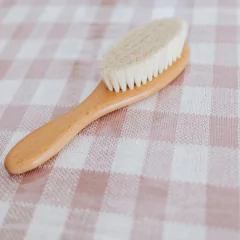 kit-escova-de-cabelo-super-macia-e-pente-de-madeira
