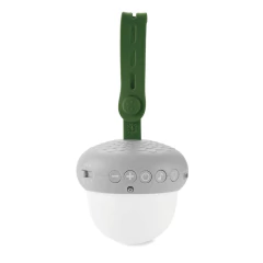 Móbile luminária eletrônica portátil em formato de noz da Skip Hop, com detalhes em cinza, branco e alça verde, ideal para bebês.