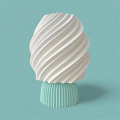 Luminária decorativa em formato de sorvete com cúpula branca e base azul, ideal para ambientes modernos.