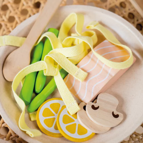 Macarrão em Tecido com Colheres e Comidas - Plan Toys