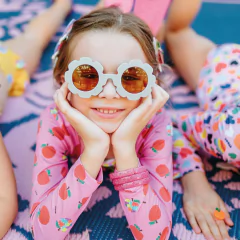 oculos-de-sol-infantil-flor-cinza