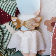 boneca-metoo-doll-anjo-azul-com-asa-dourada