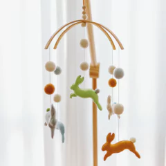 mobile-coelhinhos-coloridos-boho-mimoo