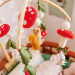 mobile-cogumelos-esquilo-e-coelho-decora-e-adora