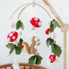 mobile-cogumelos-esquilo-e-coelho-decora-e-adora