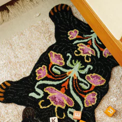 tapete-urso-preto-blooming-doing-goods