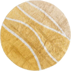 Tapete redondo lavável Lorena Canals Montanhas Mel 160cm em tons de amarelo e bege com linhas brancas decorativas.