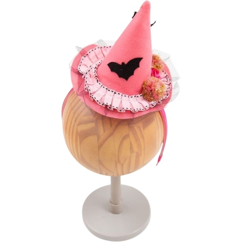 Tiara de bruxinha encantada rosa da Minibossa, com chapéu rosa decorado com morcego preto, babados e detalhes florais, ideal para fantasia de Halloween infantil.