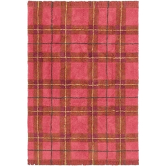 Tapete lavável Tartan Vintage Red da Lorena Canals, medindo 90 x 120cm, com estampa xadrez em tons de vermelho e amarelo.