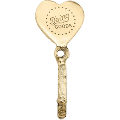 Gancho de parede em formato de coração dourado da marca Saachi, Doing Goods, ideal para decoração.