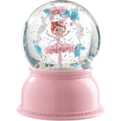 Luminária Bola de Neve Bailarina Djeco, decorativa, com base rosa e bailarina dentro da cúpula transparente com glitter.
