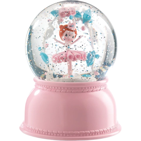 Luminária Bola de Neve Bailarina Djeco, decorativa, com base rosa e bailarina dentro da cúpula transparente com glitter.