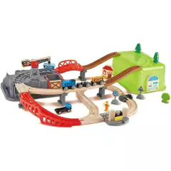 trem-com-ferrovia-e-acessorios-na-fazenda-hape