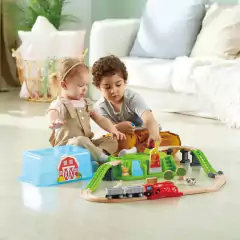 trem-com-ferrovia-e-acessorios-na-fazenda-hape
