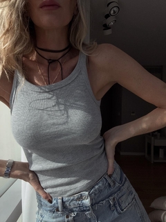 MUSCULOSA GIO GRIS - comprar online