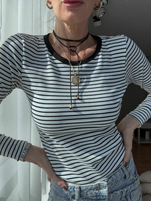REMERA RAYADA BLANCO Y NEGRO - comprar online